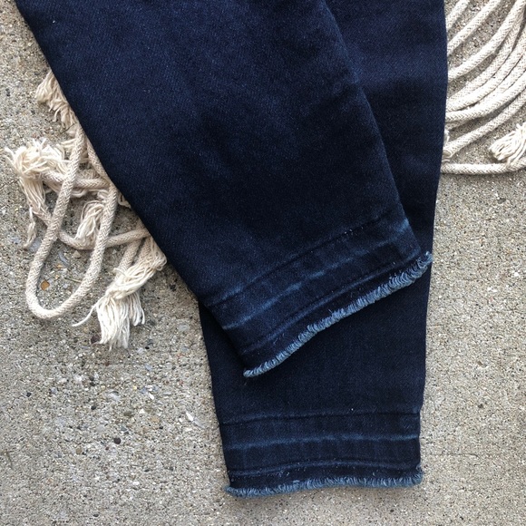 Francesca’s Harper Distressed Jeans Size 25 - Picture 8 of 8